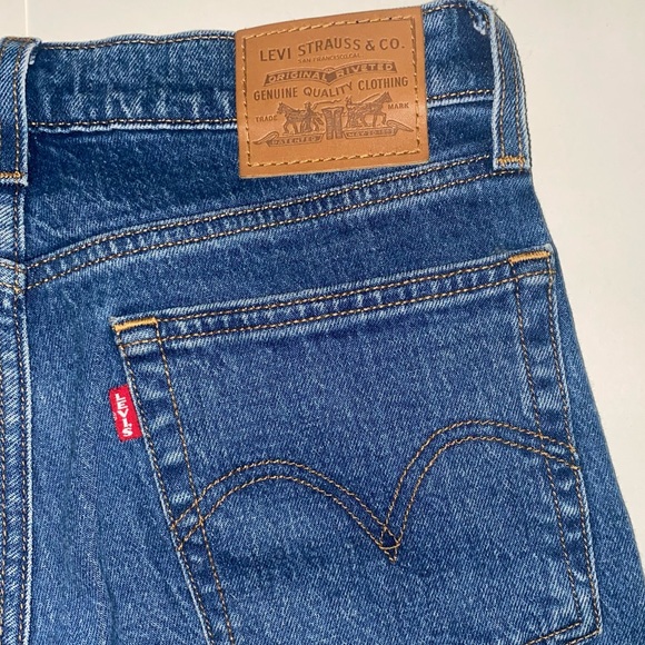 Levi’s Wedgie Straight Jean - Picture 2 of 5